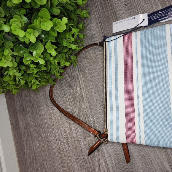 Dooney & Bourke pouchette - Picture 7 of 8